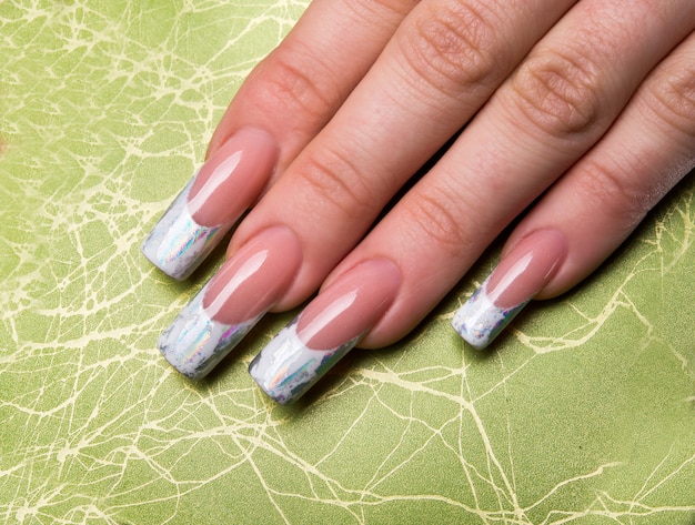 Manucure beau motif sur les ongles