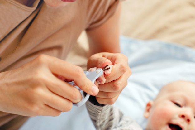 Manucure ongles et doigts pour bébé