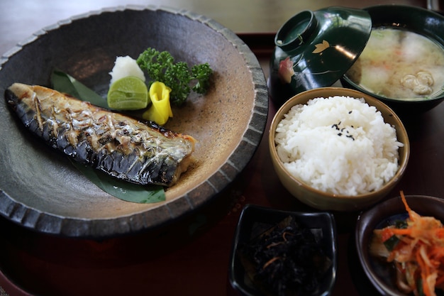 Maquereau avec du riz Nourriture de style japonais