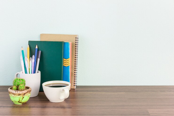 Photo maquette de bureau en milieu de travail pour l&#39;homme d&#39;affaires ou étudiant avec espace de copie pour le texte