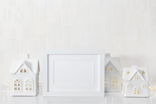 Maquette de cadre blanc avec décoration de Noël