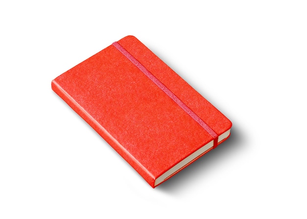 Maquette de cahier fermé rouge isolé sur blanc