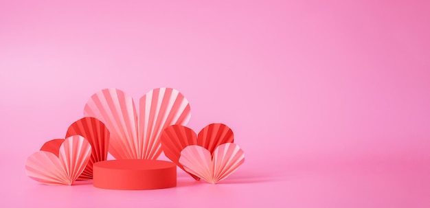 Maquette du podium ou du piédestal et du symbole des coeurs Décorations d'amour à la Saint-Valentin pour vos produits