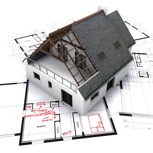 Maquette de la maison au-dessus des plans avec des notes de stylo rouge et des corrections