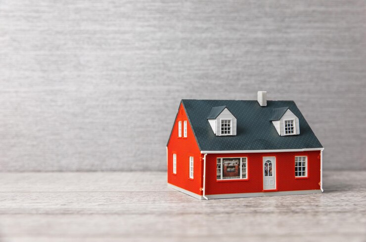 Maquette maison posée sur bois