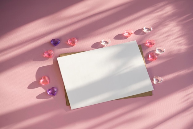 Photo maquette pour une lettre d'amour avec carte blanche.