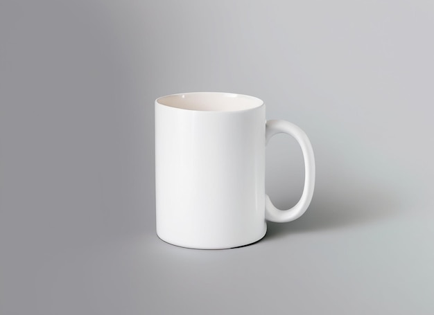 Une maquette de tasse en céramique blanche vierge