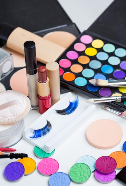 Maquillage cosmétique sur la table