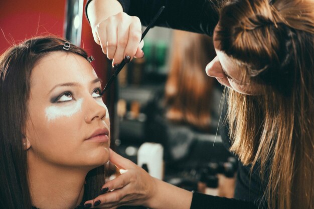 Photo le maquillage des ombres à yeux