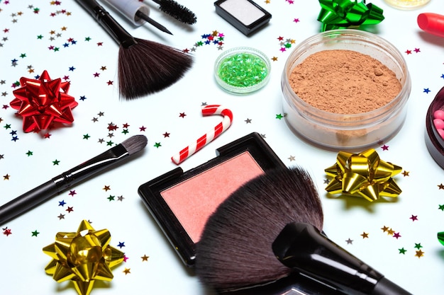 Maquillage scintillant pour la fête de Noël Cosmétiques et accessoires Mise au point sélective en gros plan