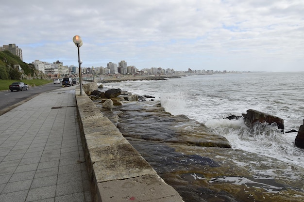 Mar del Plata Argentine 16 mars 2017 Trottoir le long des plages les plus populaires de la ville de Mar del Plata