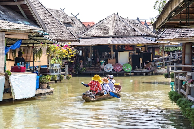 Marché flottant à Pattaya, Thaïlande