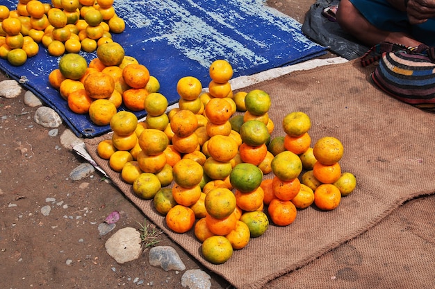 Marché local dans la ville de Wamena, Papouasie, Indonésie