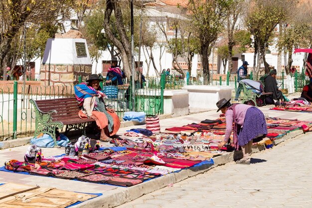 Photo marché traditionnel de tarabuco en bolivie