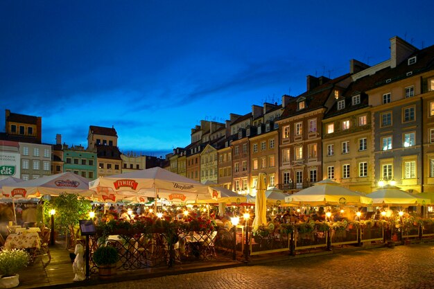 Marché de la vieille ville avec des maisons patriciennes Varsovie Pologne