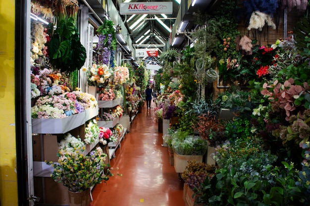 Photo marché de week-end de chatuchak ou jatujak bazar de rue local pour les thaïlandais et les voyageurs étrangers visite de voyage et achat de biens produits cadeaux souvenirs le 29 octobre 2023 à bangkok en thaïlande