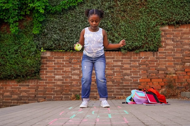 Marelle afro-américaine sur la cour de l'école