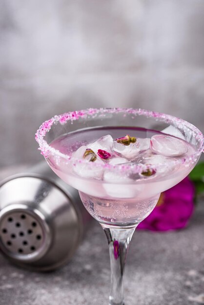 Margarita cocktail rose au sirop de rose