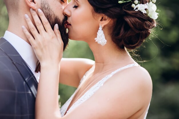 Mari et femme le jour de leur mariage