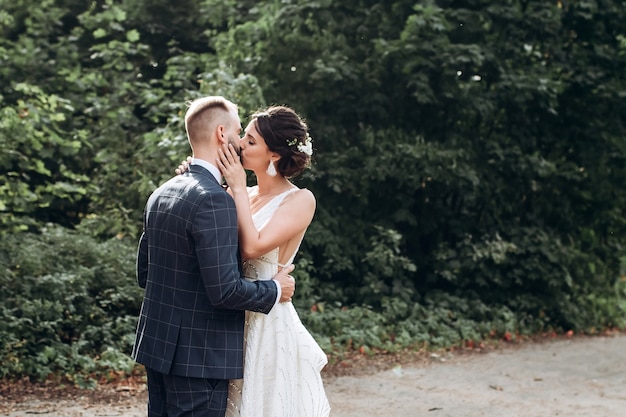 Mari et femme le jour de leur mariage