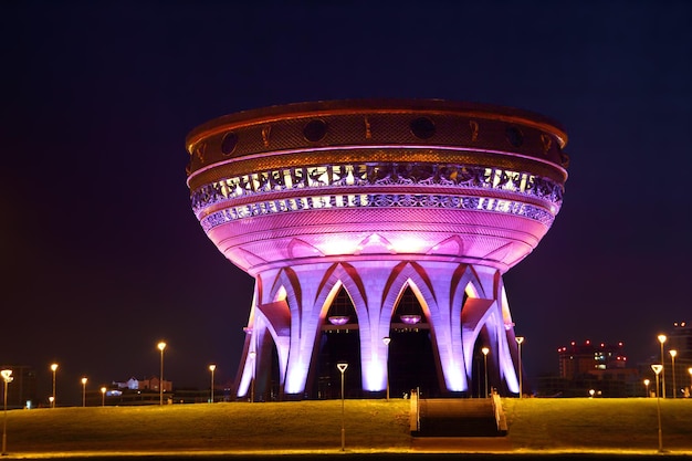 Mariage au palais illuminé la nuit à kazan