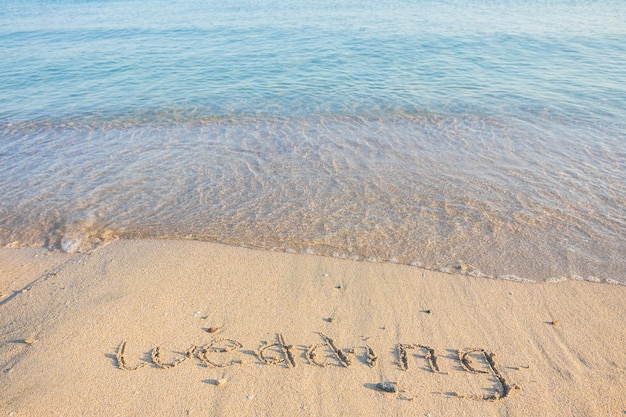 Mariage écrit dans le sable