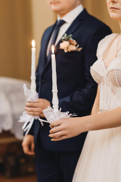 Mariage des jeunes mariés dans l'Église orthodoxe une tradition