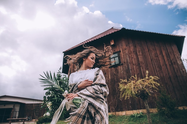 Mariée avec bouquet de mariée