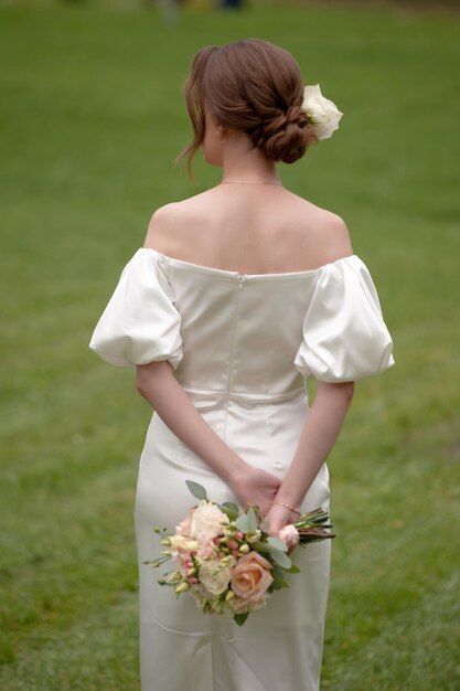 mariée classique en plein air