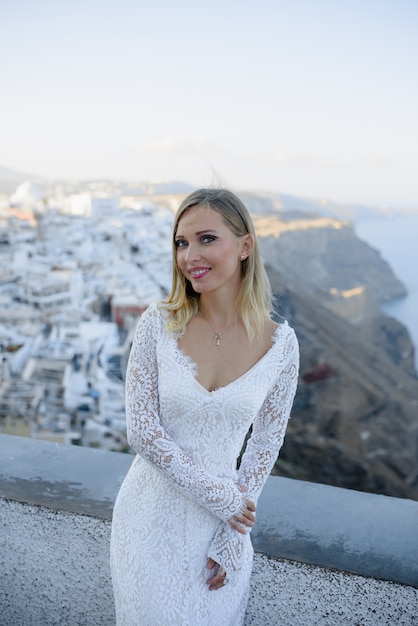 Mariée dans l'île de Santorin, Grèce