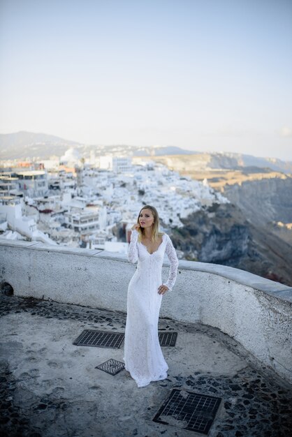 Mariée dans l'île de Santorin, Grèce