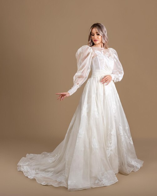 Mariée élégante dans une robe de mariée