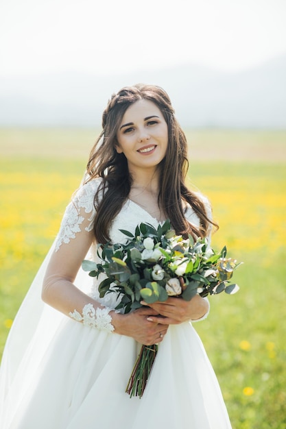 Mariée avec des fleurs