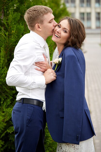 Mariée et marié le jour de leur mariage