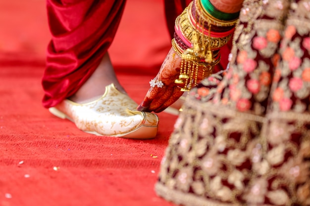 Mariée et le marié mains, mariage indien