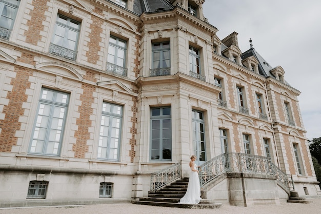 Mariée Près Du Château En France