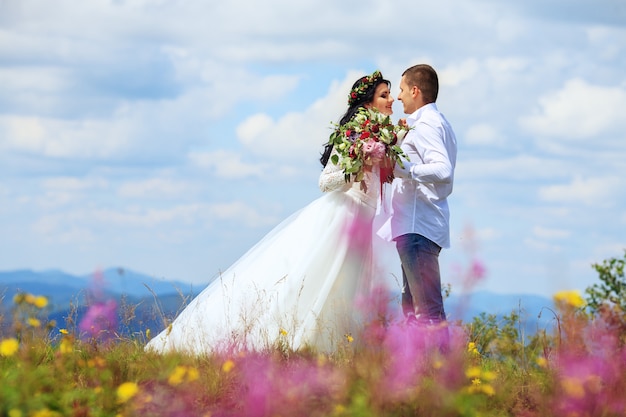 Les mariées aiment les montagnes. mariage et style de vie