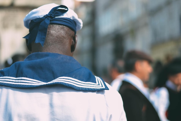 Un marin de dos, une recrue de la marine, tenue de marin