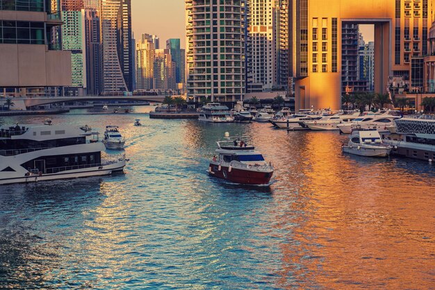 Marina de Dubaï au coucher du soleil