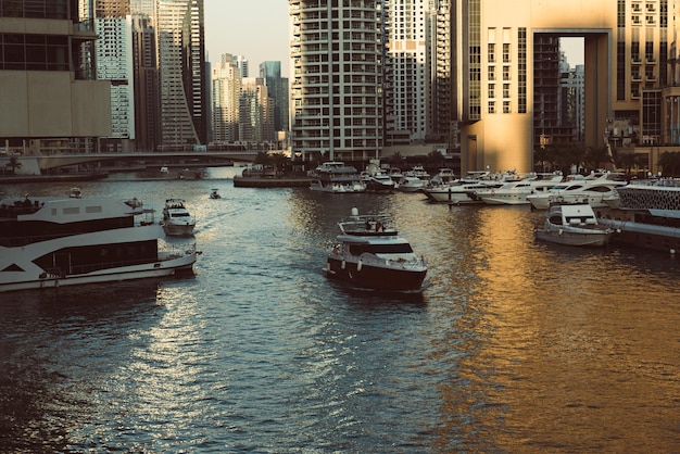 Marina de Dubaï au coucher du soleil