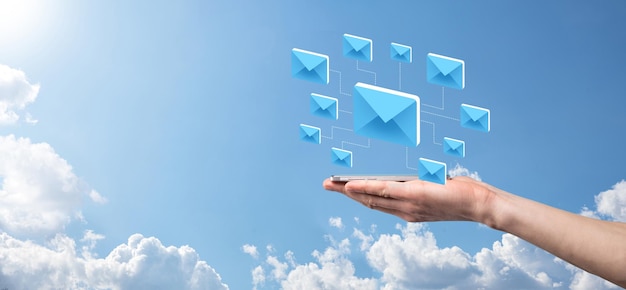 Marketing par e-mail et concept de newsletter.Contactez-nous par e-mail de newsletter et protégez vos informations personnelles contre le concept de courrier indésirable.Schéma de vente directe en entreprise. Liste des clients pour l'envoi.