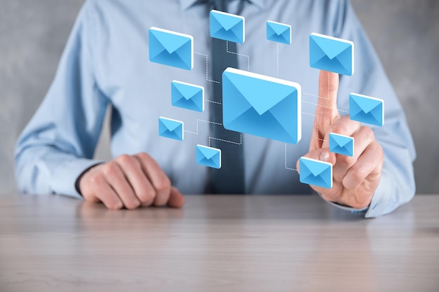 Marketing par e-mail et concept de newsletterContactez-nous par e-mail de newsletter et protégez vos informations personnelles du concept de courrier indésirableSchéma de vente directe en entreprise Liste des clients pour l'envoi