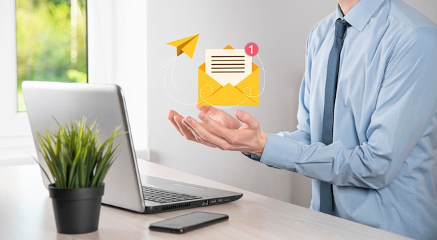 Marketing par e-mail et concept de newsletterContactez-nous par e-mail de newsletter et protégez vos informations personnelles du concept de courrier indésirableSchéma de vente directe en entreprise Liste des clients pour l'envoi