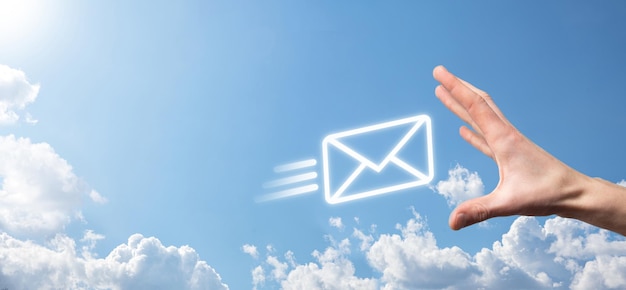 Marketing par e-mail et concept de newsletterContactez-nous par e-mail de newsletter et protégez vos informations personnelles du concept de courrier indésirableSchéma de vente directe en entreprise Liste des clients pour l'envoi