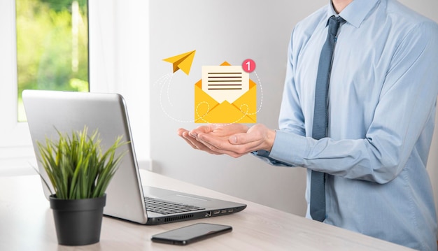 Marketing par e-mail et concept de newsletterContactez-nous par e-mail de newsletter et protégez vos informations personnelles du concept de courrier indésirableSchéma de vente directe en entreprise Liste des clients pour l'envoi