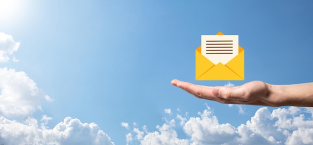 Marketing par e-mail et concept de newsletterContactez-nous par e-mail de newsletter et protégez vos informations personnelles du concept de courrier indésirableSchéma de vente directe en entreprise Liste des clients pour l'envoi