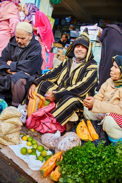 Maroc ville bleue Chefchaouene, rues de marchés peintes en bleu