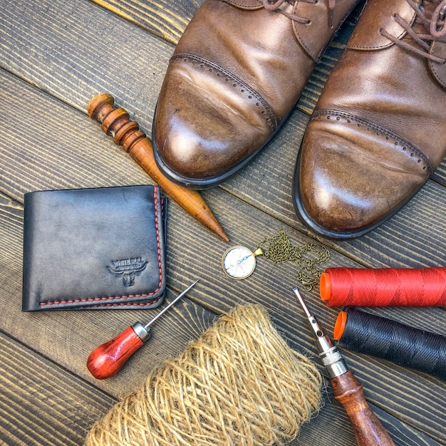 Maroquinerie. atelier de fabrication de vêtements et accessoires.