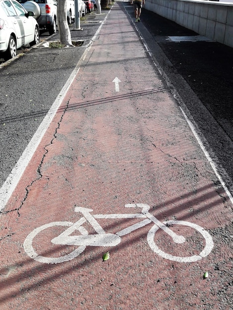 Photo marquage routier sur la rue