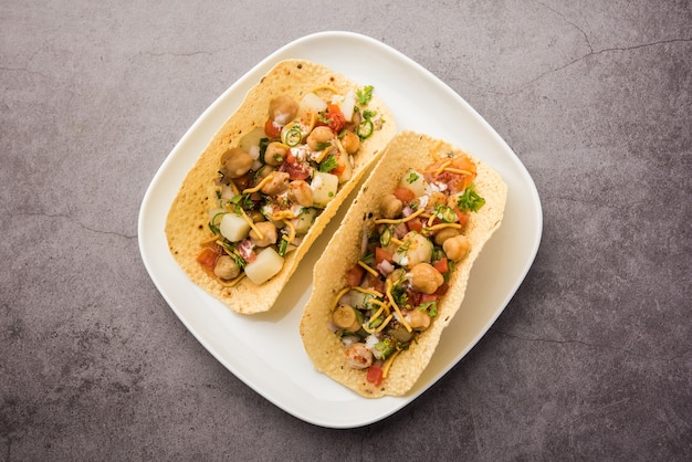 MasalaÃ‚Â Papad TacosÃ‚Â est une recette d'apéritif indien fait dans le style du taco mexicain